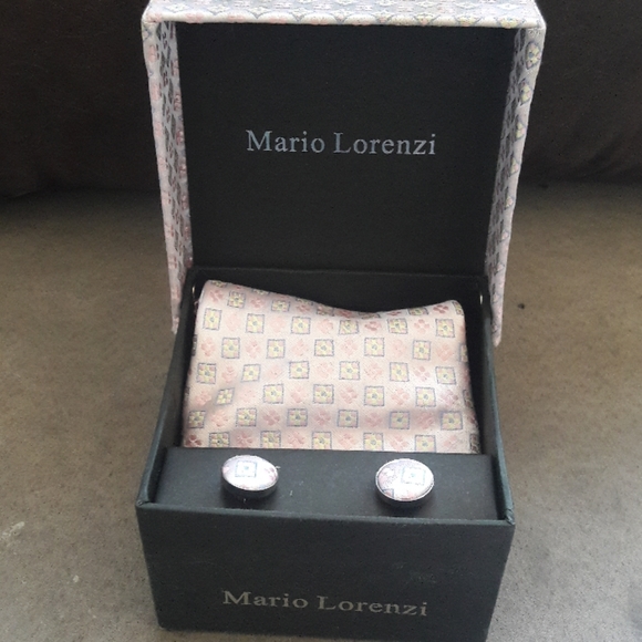 Tie, cufflinks and matching hankerchief - Picture 2 of 3